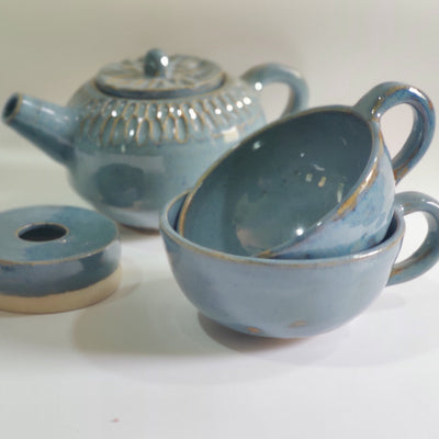 Artistry Collection- Tea Pot and 2 Mugs with Heater
