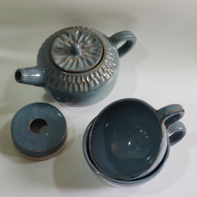 Artistry Collection- Tea Pot and 2 Mugs with Heater